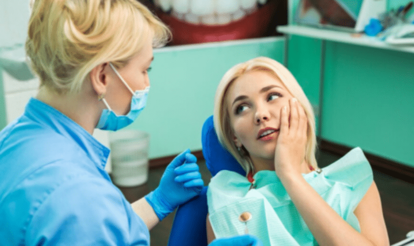 How can I alleviate dental pain before reaching an emergency dentist in New Haven?