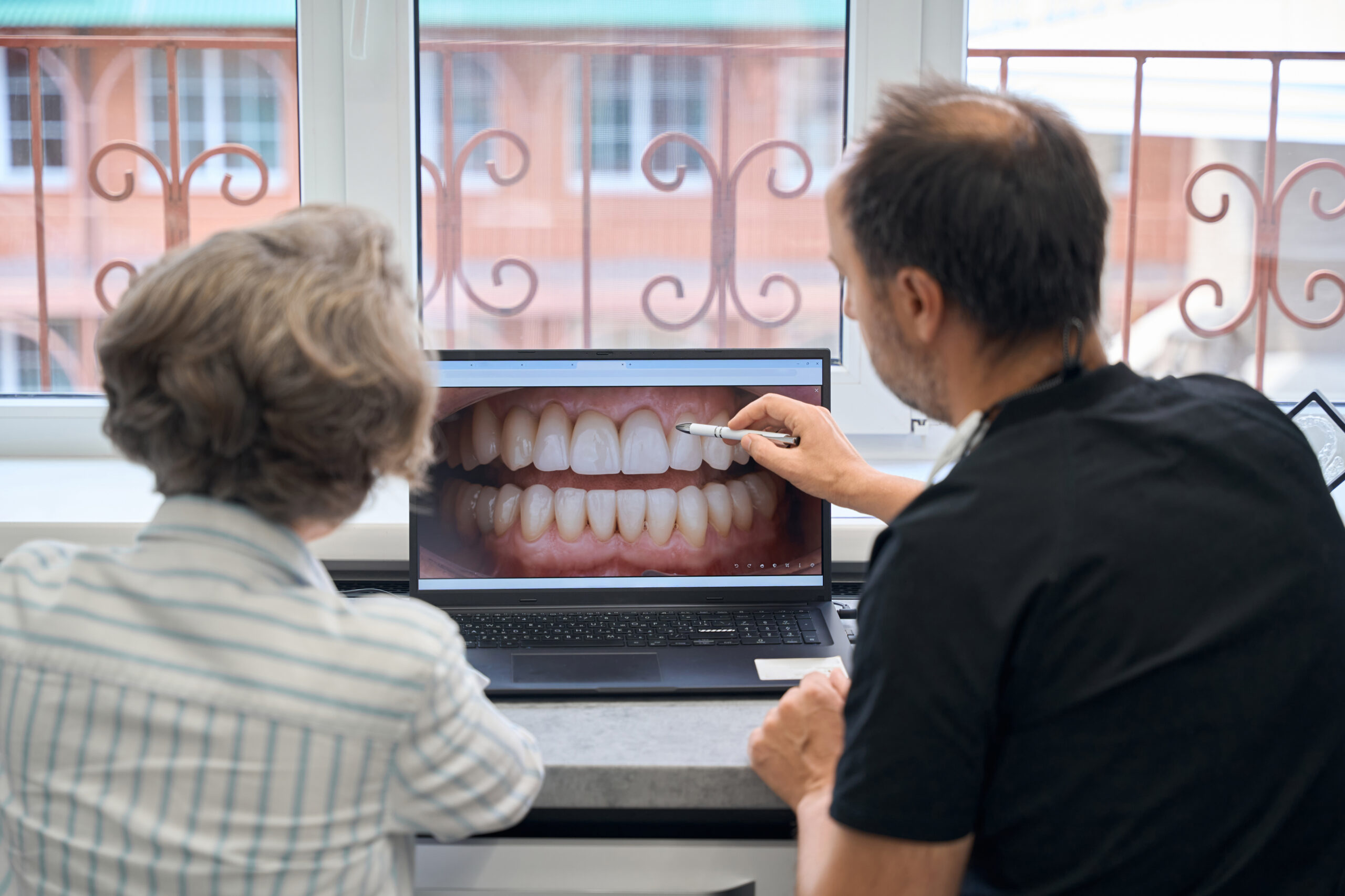 How Cosmetic Dentistry Helps New Haven Seniors Maintain Confidence and Grace